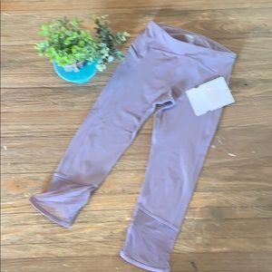 Athleta Girl Mind Over Matter Capri leggings